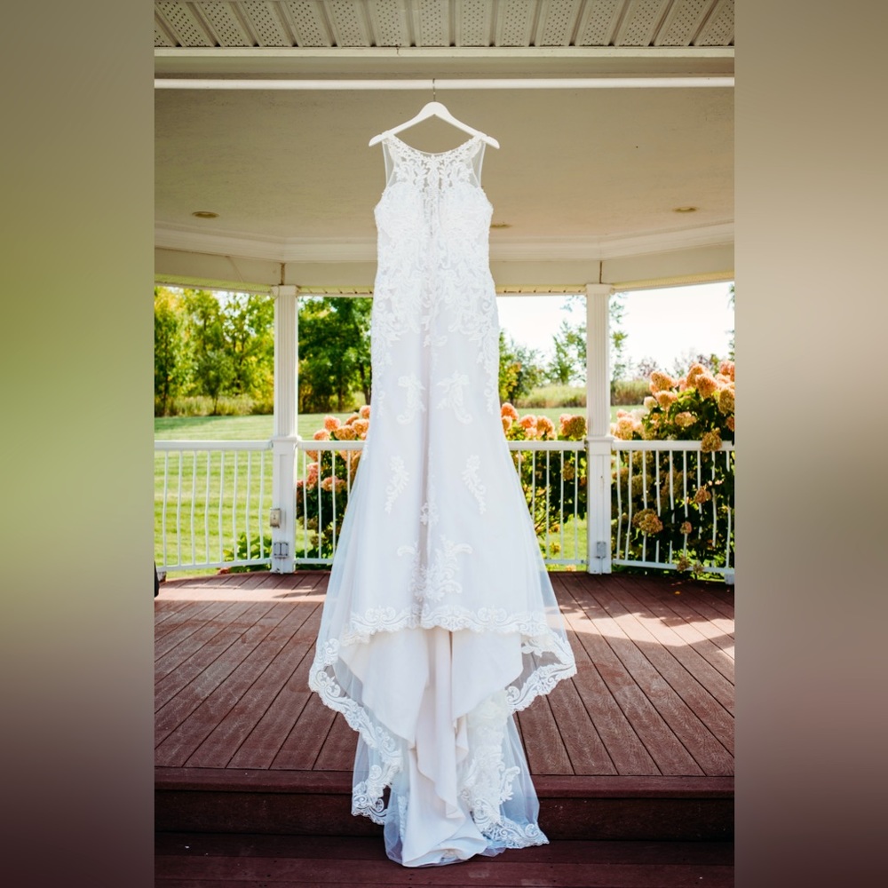 Rebecca Ingram size 14 ivory wedding dress. Sparkly lace overlay.